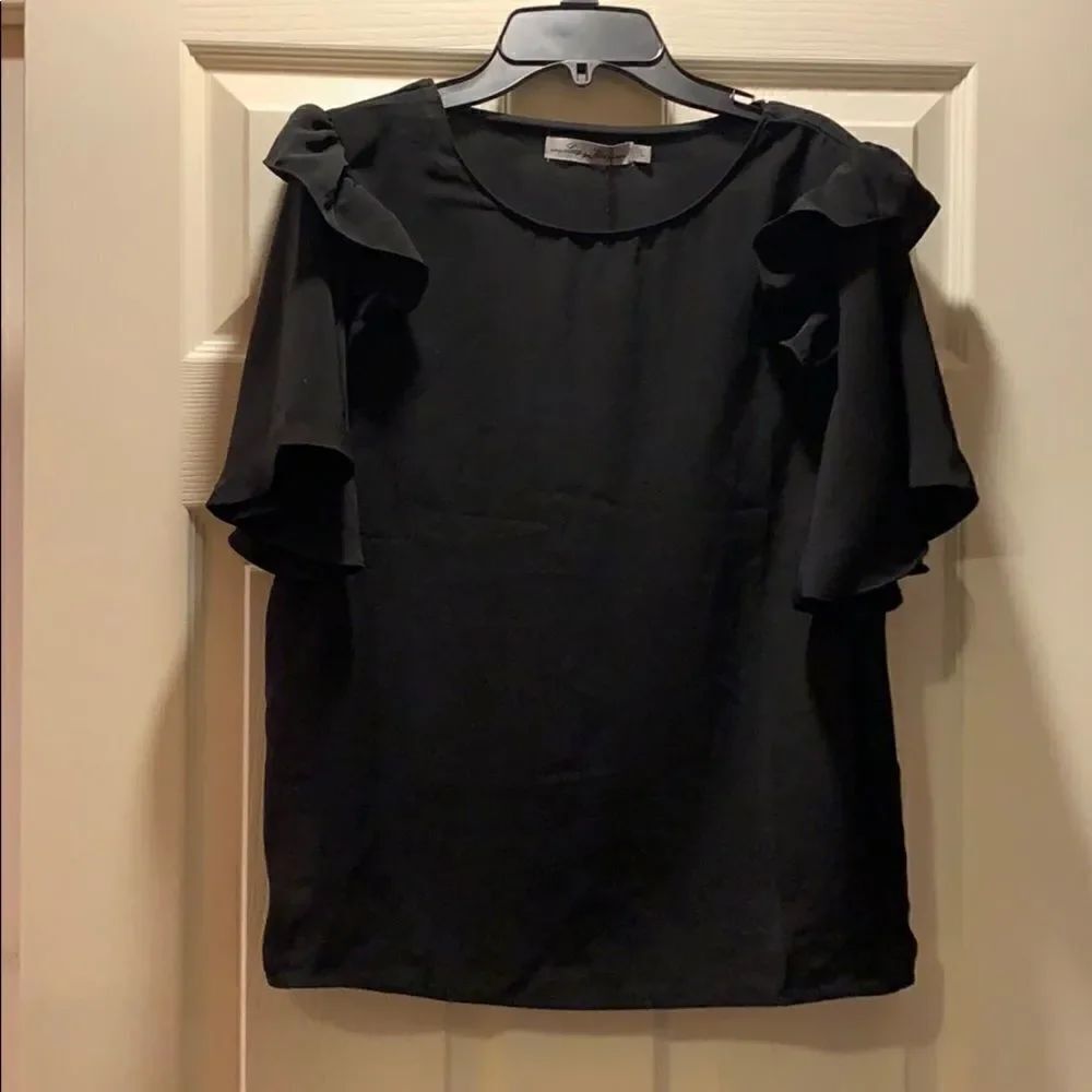 ✨Lucy Wang Missguided Black Ruffle Sleeve Top, NWT.